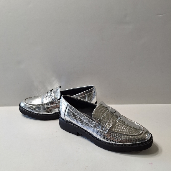 Franco Sarto Cassandra Metallic Silver Snake Print Faux Leather Loafers Size: 8 - Picture 11 of 14